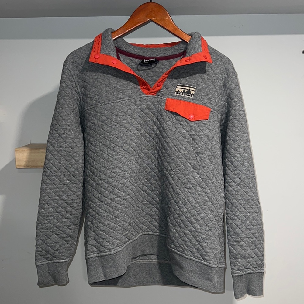 Patagonia organic cotton gray and orange pull‎ over
